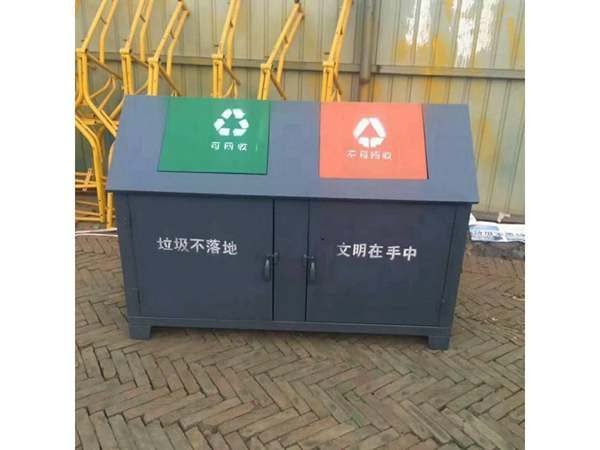 铁质垃圾箱